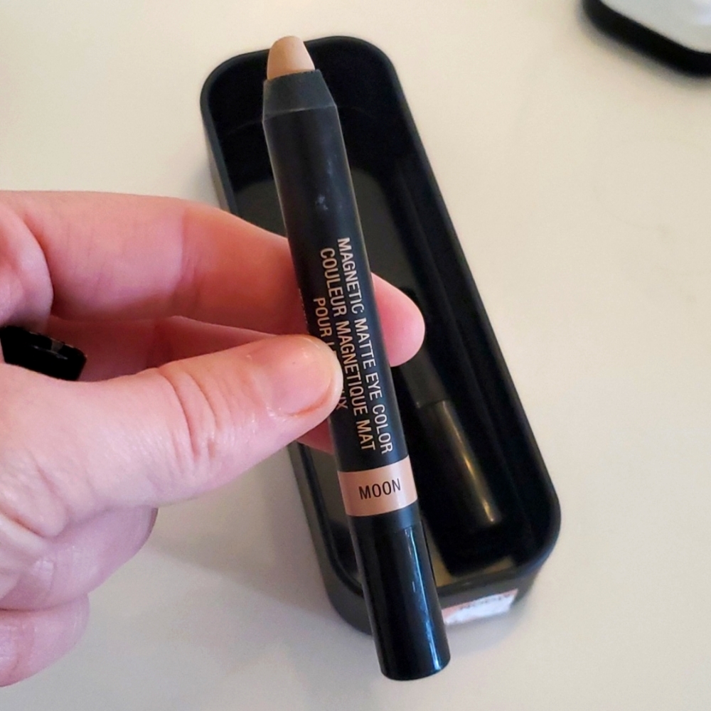 Nudestix magnetic eye color in Moon
